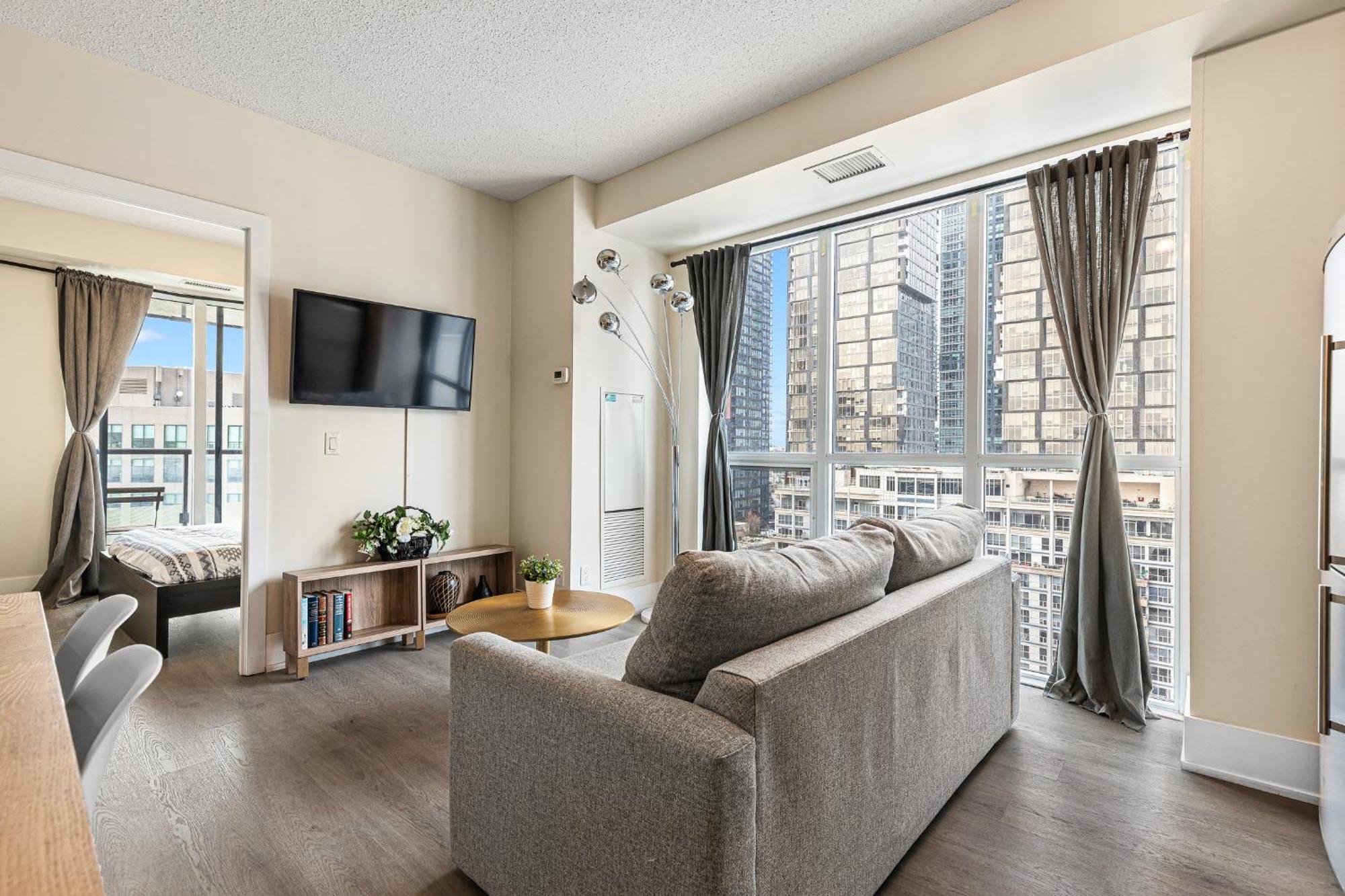3 Bedroom Beside Cn Tower With Parking Downtown トロント エクステリア 写真