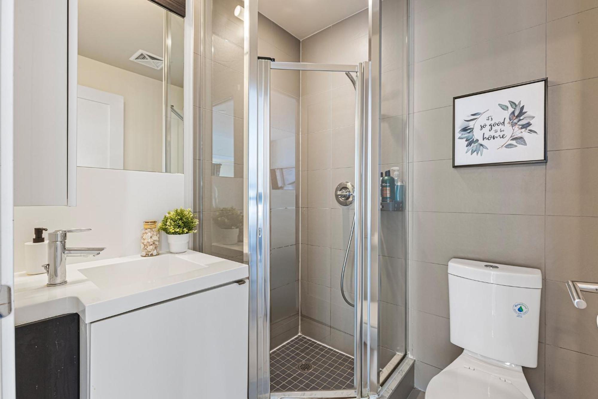 3 Bedroom Beside Cn Tower With Parking Downtown トロント エクステリア 写真