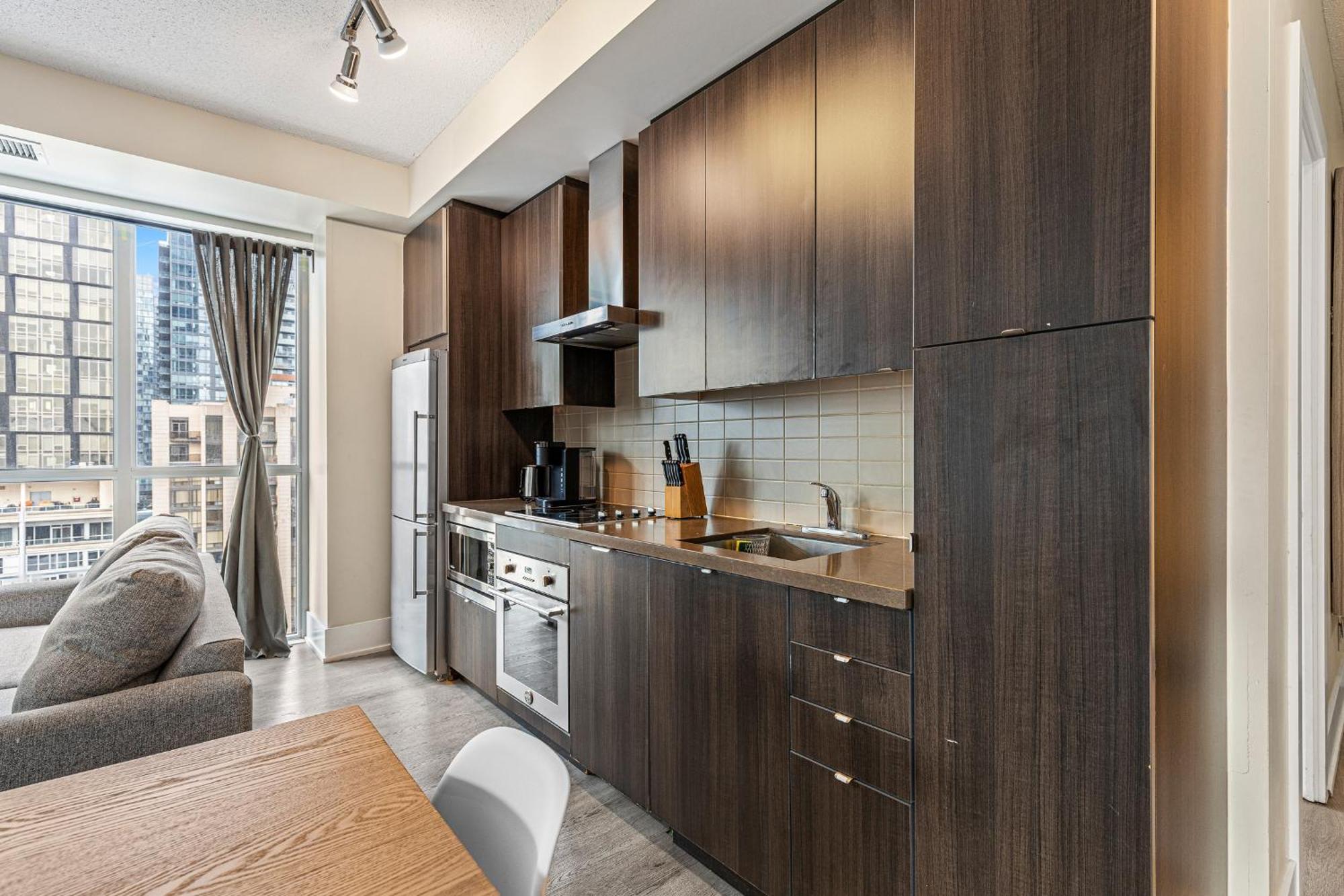 3 Bedroom Beside Cn Tower With Parking Downtown トロント エクステリア 写真