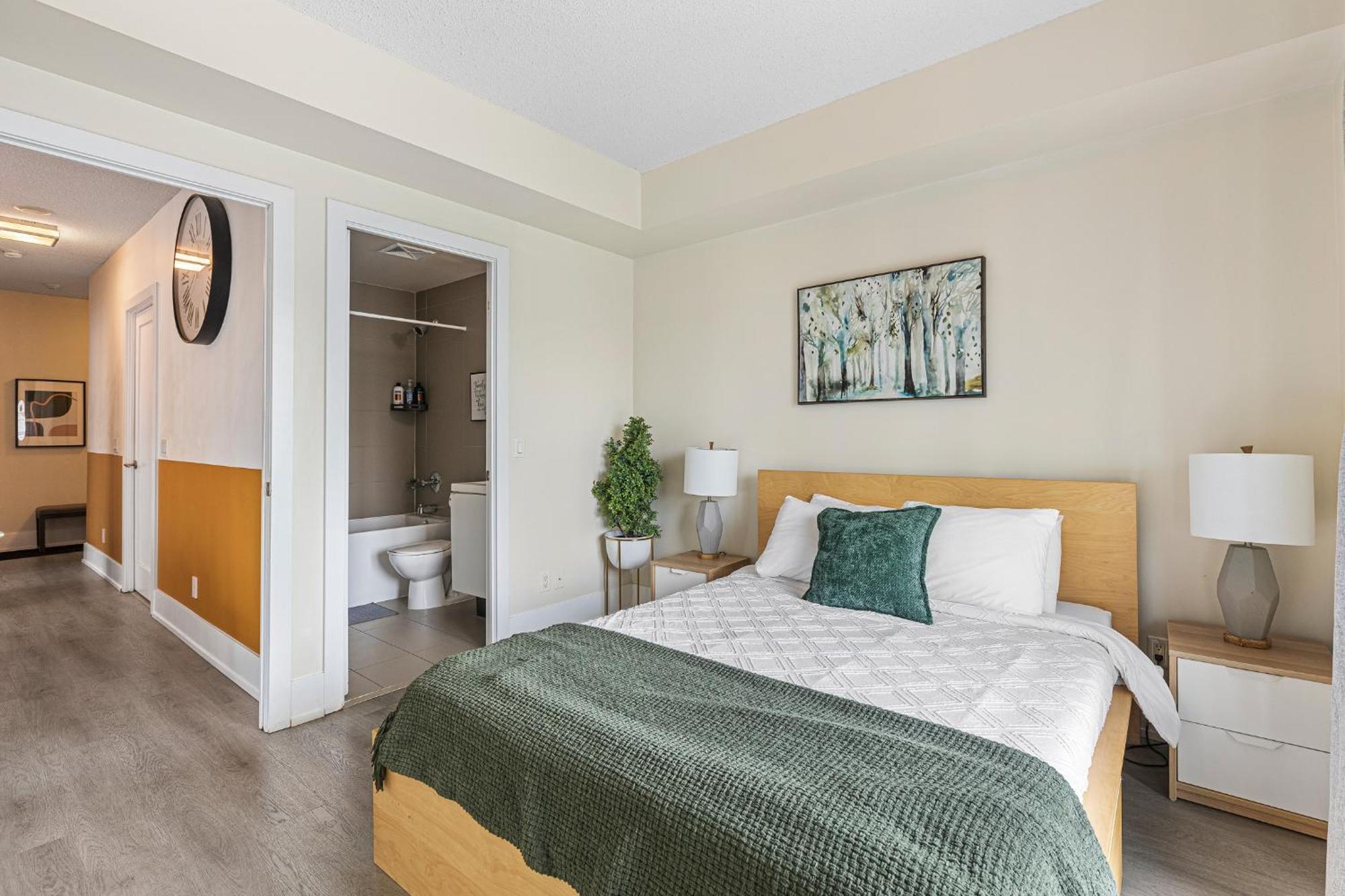 3 Bedroom Beside Cn Tower With Parking Downtown トロント エクステリア 写真