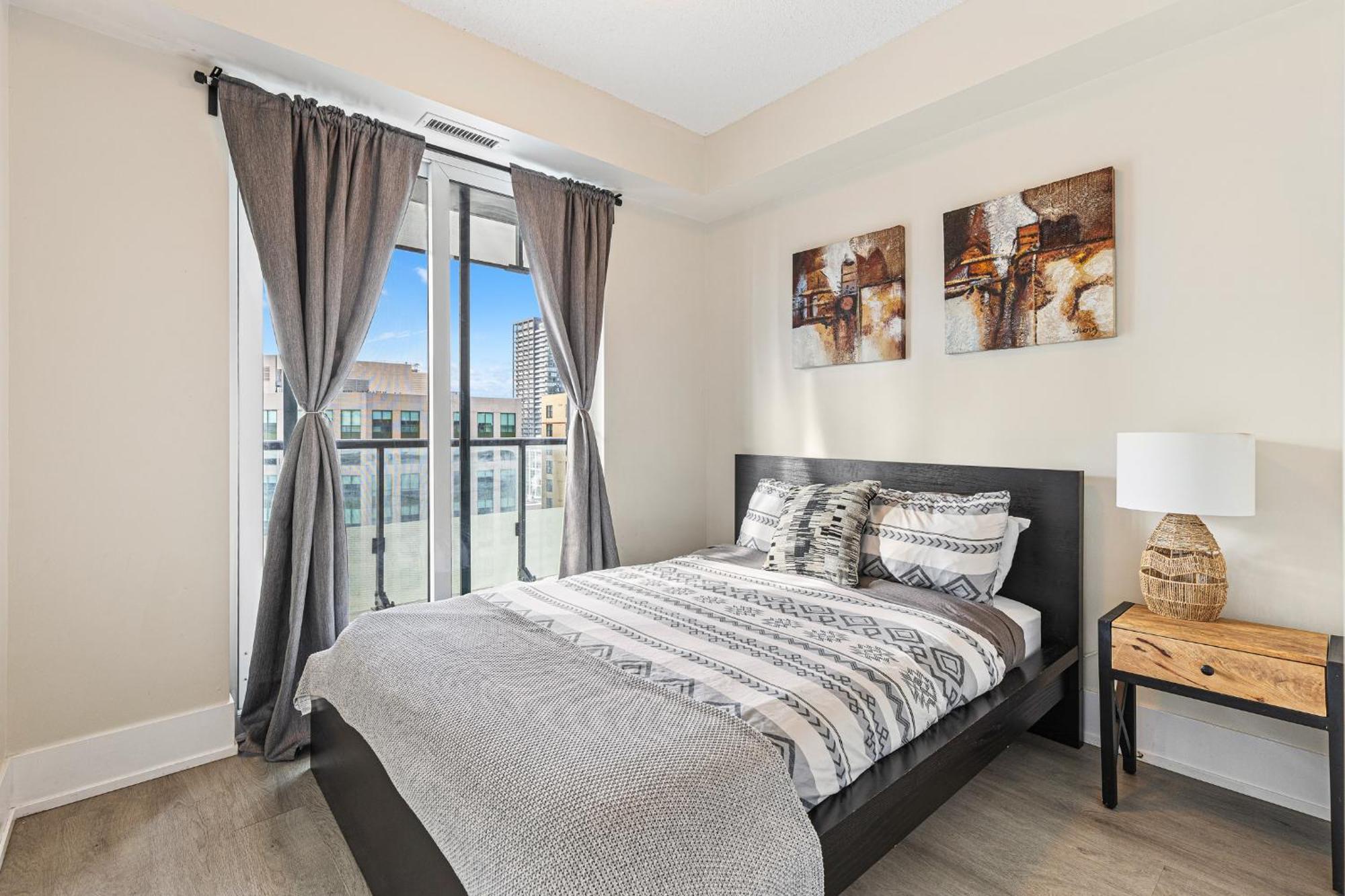 3 Bedroom Beside Cn Tower With Parking Downtown トロント エクステリア 写真