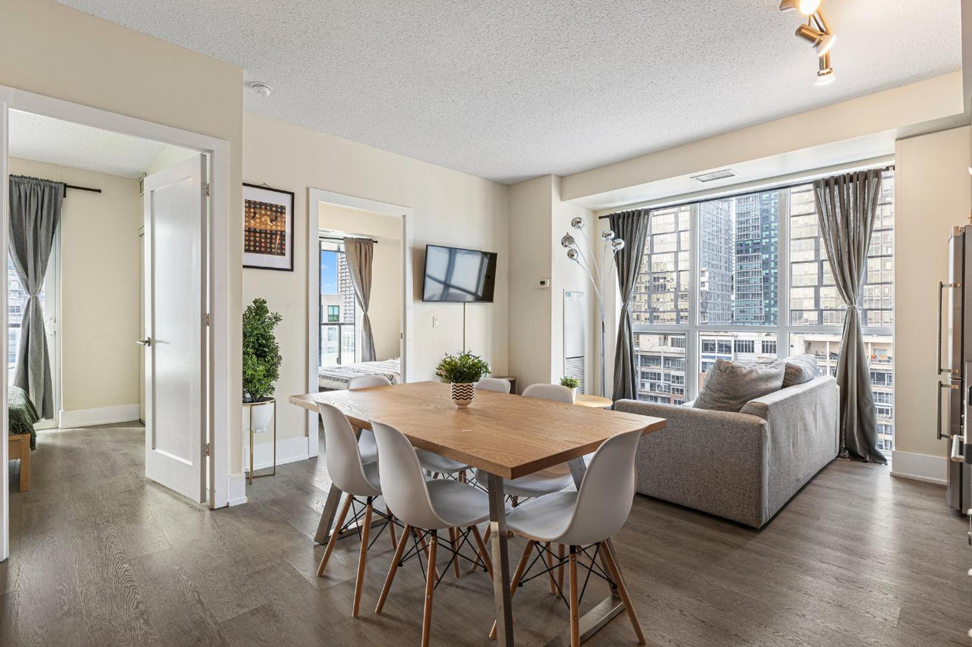 3 Bedroom Beside Cn Tower With Parking Downtown トロント エクステリア 写真