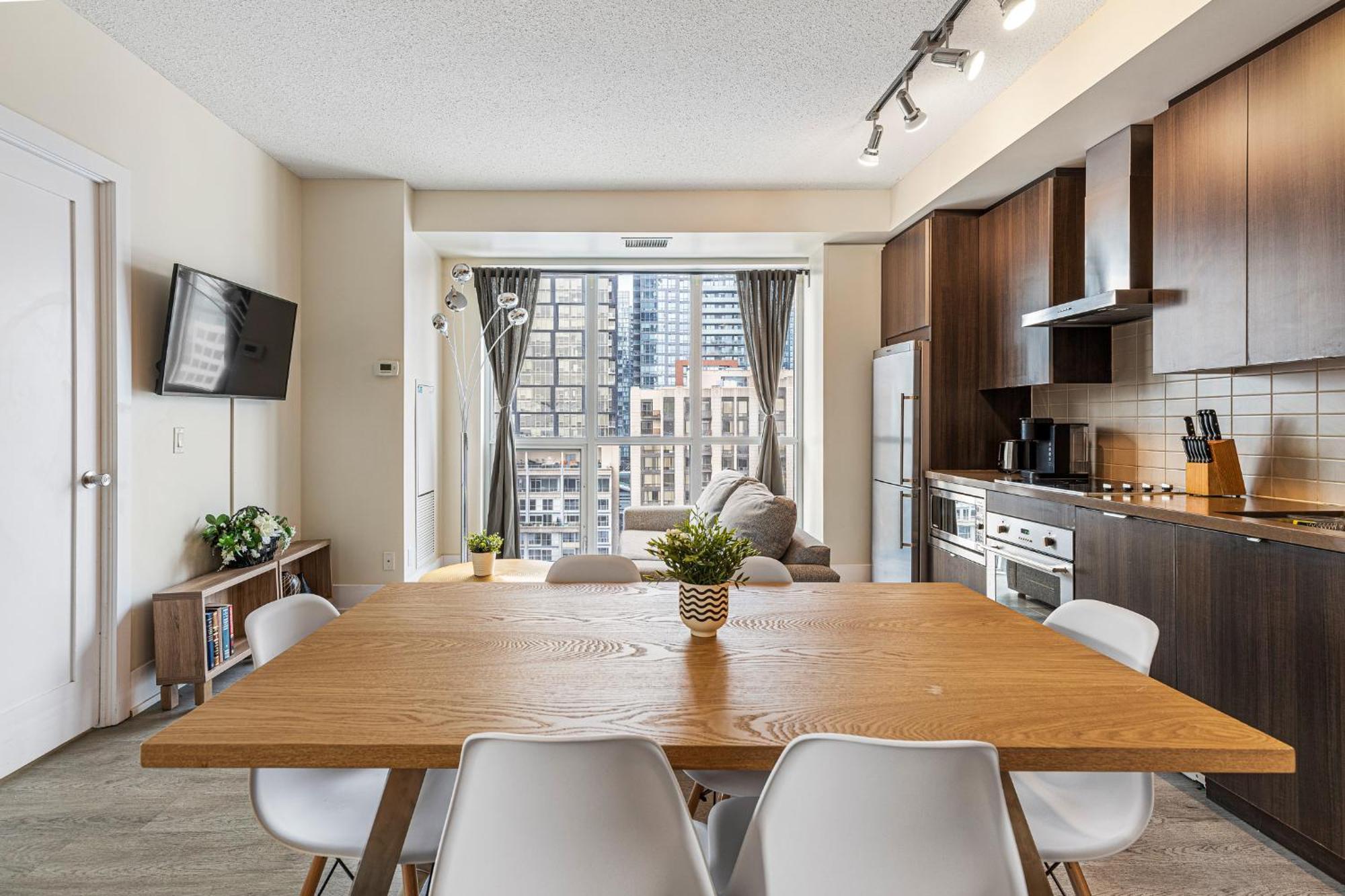 3 Bedroom Beside Cn Tower With Parking Downtown トロント エクステリア 写真